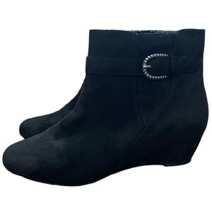 NWT east5th black memory foam gardenia booties size 11